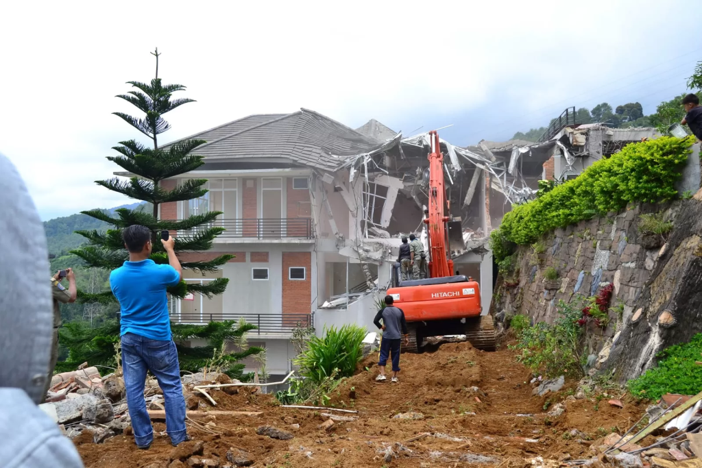 Kisah Horor Investasi Real Estate: 6 Cerita Nyata yang Bikin Mikir Ulang